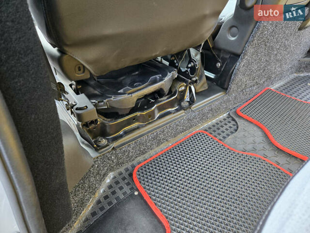 Серый Опель Виваро, объемом двигателя 1.6 л и пробегом 185 тыс. км за 22000 $, фото 28 на Automoto.ua