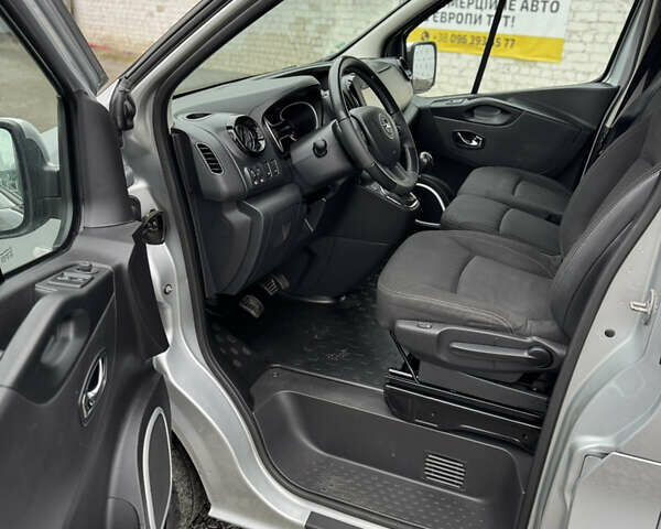 Серый Опель Виваро, объемом двигателя 1.6 л и пробегом 229 тыс. км за 20800 $, фото 11 на Automoto.ua