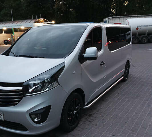 Серый Опель Виваро, объемом двигателя 1.6 л и пробегом 290 тыс. км за 22400 $, фото 1 на Automoto.ua