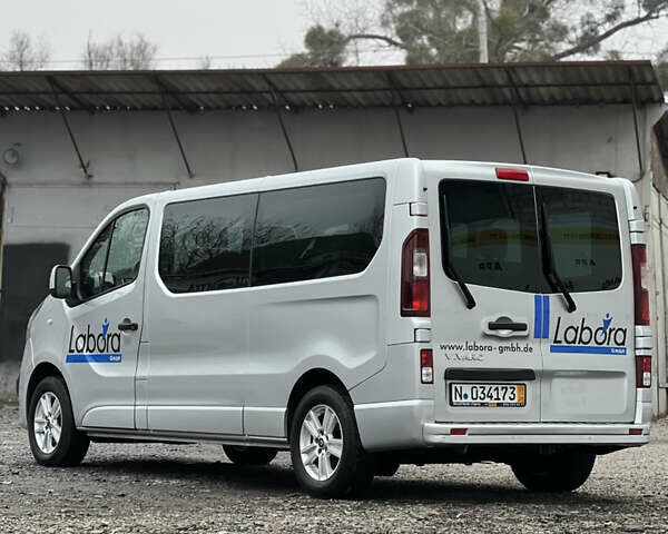 Серый Опель Виваро, объемом двигателя 1.6 л и пробегом 229 тыс. км за 21600 $, фото 3 на Automoto.ua