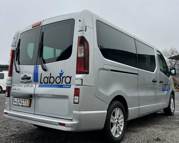 Серый Опель Виваро, объемом двигателя 1.6 л и пробегом 229 тыс. км за 21600 $, фото 4 на Automoto.ua