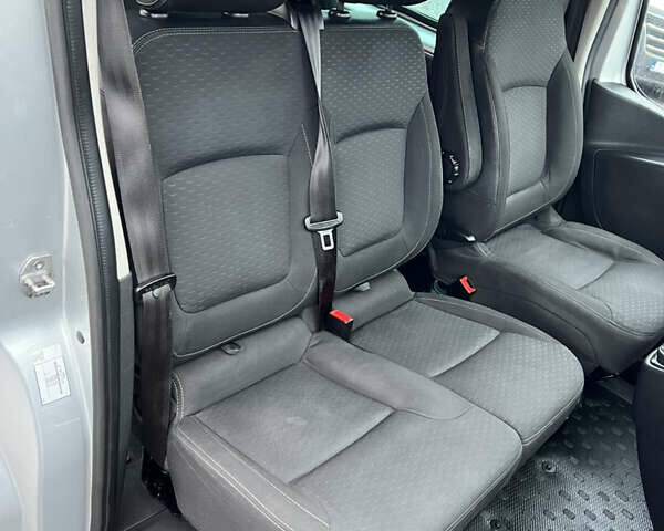 Серый Опель Виваро, объемом двигателя 1.6 л и пробегом 229 тыс. км за 21600 $, фото 19 на Automoto.ua