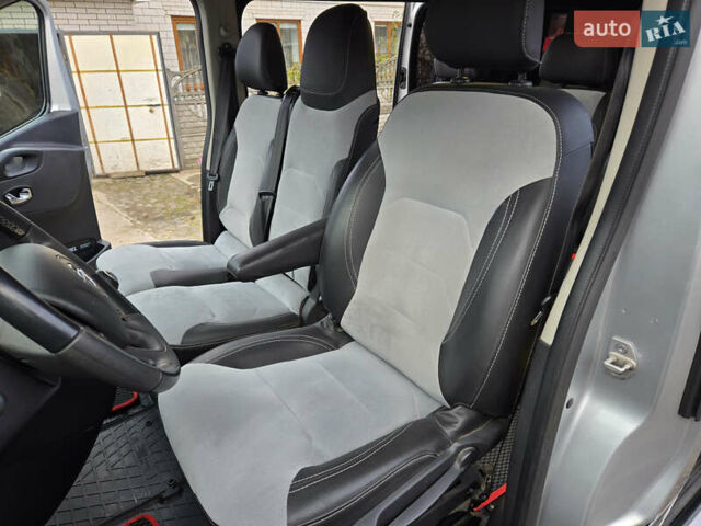 Серый Опель Виваро, объемом двигателя 1.6 л и пробегом 185 тыс. км за 22000 $, фото 29 на Automoto.ua