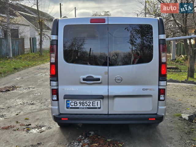 Серый Опель Виваро, объемом двигателя 1.6 л и пробегом 185 тыс. км за 22000 $, фото 4 на Automoto.ua