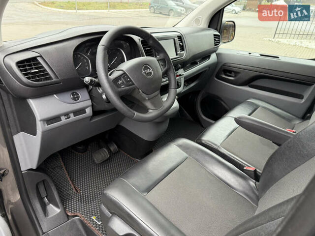 Серый Опель Виваро, объемом двигателя 2 л и пробегом 106 тыс. км за 22000 $, фото 7 на Automoto.ua