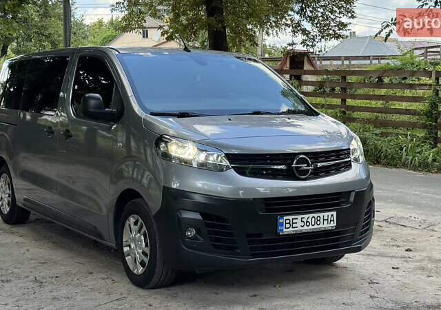 Серый Опель Виваро, объемом двигателя 2 л и пробегом 117 тыс. км за 26000 $, фото 1 на Automoto.ua
