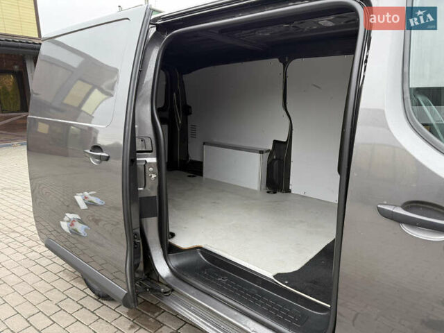 Серый Опель Виваро, объемом двигателя 2 л и пробегом 106 тыс. км за 22000 $, фото 4 на Automoto.ua