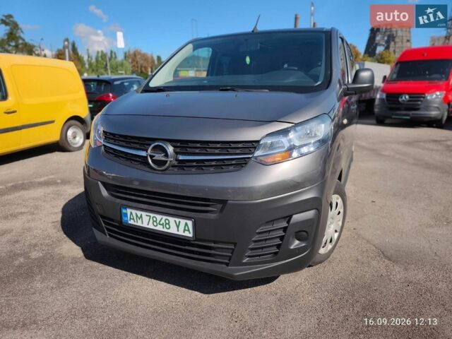Серый Опель Виваро, объемом двигателя 0 л и пробегом 145 тыс. км за 33500 $, фото 4 на Automoto.ua