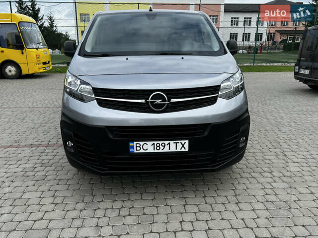 Сірий Опель Віваро, об'ємом двигуна 2 л та пробігом 204 тис. км за 22800 $, фото 1 на Automoto.ua