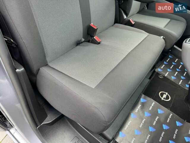 Серый Опель Виваро, объемом двигателя 2 л и пробегом 230 тыс. км за 27500 $, фото 36 на Automoto.ua