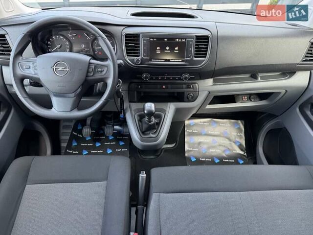 Серый Опель Виваро, объемом двигателя 2 л и пробегом 230 тыс. км за 27500 $, фото 3 на Automoto.ua