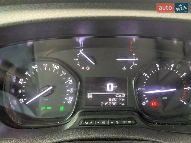 Серый Опель Виваро, объемом двигателя 2 л и пробегом 246 тыс. км за 24750 $, фото 26 на Automoto.ua