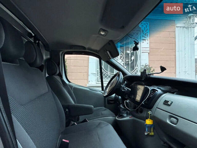 Сірий Опель Віваро, об'ємом двигуна 2 л та пробігом 460 тис. км за 11600 $, фото 9 на Automoto.ua