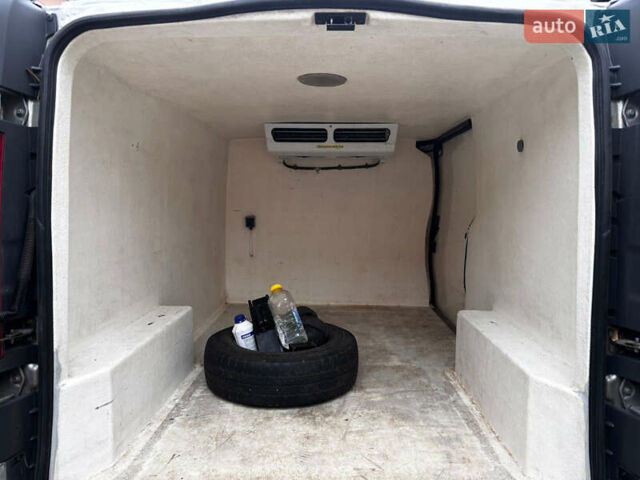 Сірий Опель Віваро, об'ємом двигуна 2 л та пробігом 460 тис. км за 11600 $, фото 4 на Automoto.ua