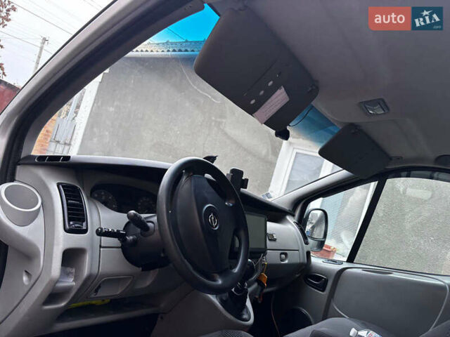 Сірий Опель Віваро, об'ємом двигуна 2 л та пробігом 460 тис. км за 11600 $, фото 6 на Automoto.ua
