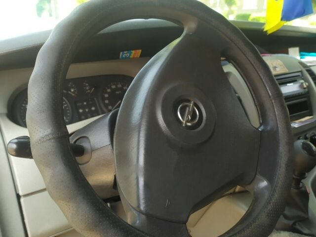 Сірий Опель Віваро, об'ємом двигуна 1.9 л та пробігом 400 тис. км за 7000 $, фото 5 на Automoto.ua