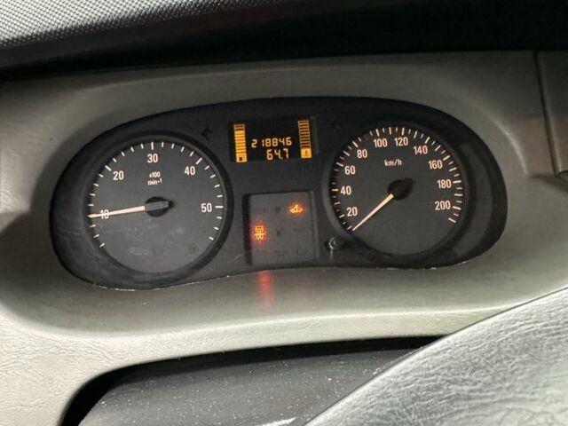 Серый Опель Виваро, объемом двигателя 1.9 л и пробегом 218 тыс. км за 10000 $, фото 2 на Automoto.ua