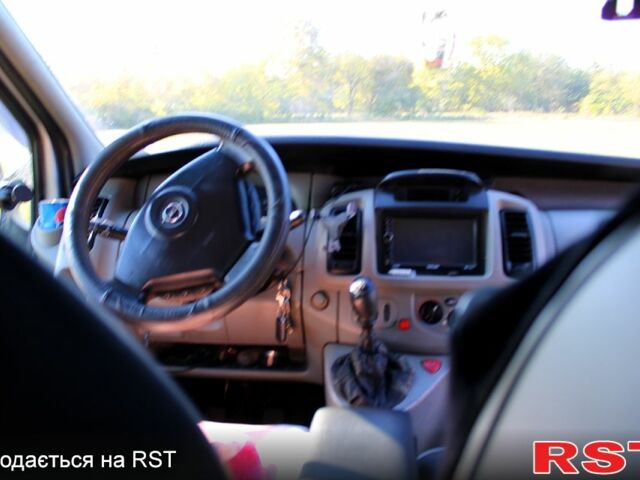 Серый Опель Виваро, объемом двигателя 1.9 л и пробегом 390 тыс. км за 5600 $, фото 4 на Automoto.ua