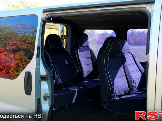 Серый Опель Виваро, объемом двигателя 1.9 л и пробегом 390 тыс. км за 5600 $, фото 3 на Automoto.ua
