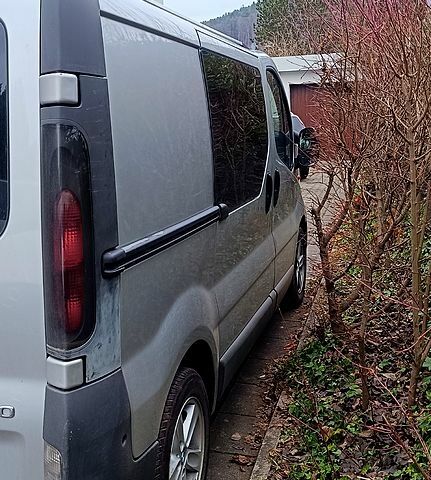 Сірий Опель Віваро, об'ємом двигуна 1.9 л та пробігом 320 тис. км за 6500 $, фото 1 на Automoto.ua