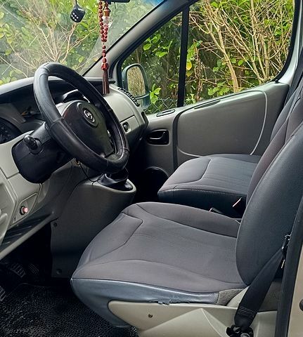 Сірий Опель Віваро, об'ємом двигуна 1.9 л та пробігом 320 тис. км за 6500 $, фото 2 на Automoto.ua