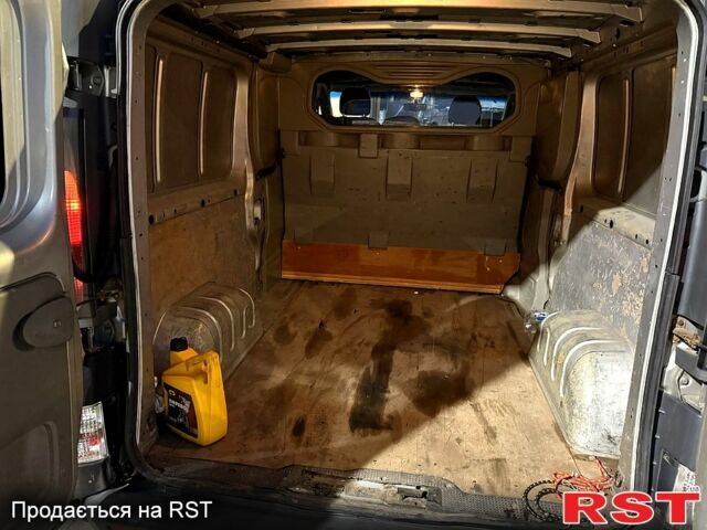 Сірий Опель Віваро, об'ємом двигуна 1.9 л та пробігом 300 тис. км за 6500 $, фото 12 на Automoto.ua