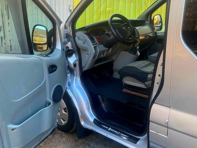 Серый Опель Виваро, объемом двигателя 2.5 л и пробегом 110 тыс. км за 6500 $, фото 5 на Automoto.ua