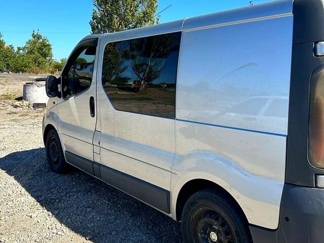 Серый Опель Виваро, объемом двигателя 1.9 л и пробегом 300 тыс. км за 6000 $, фото 2 на Automoto.ua