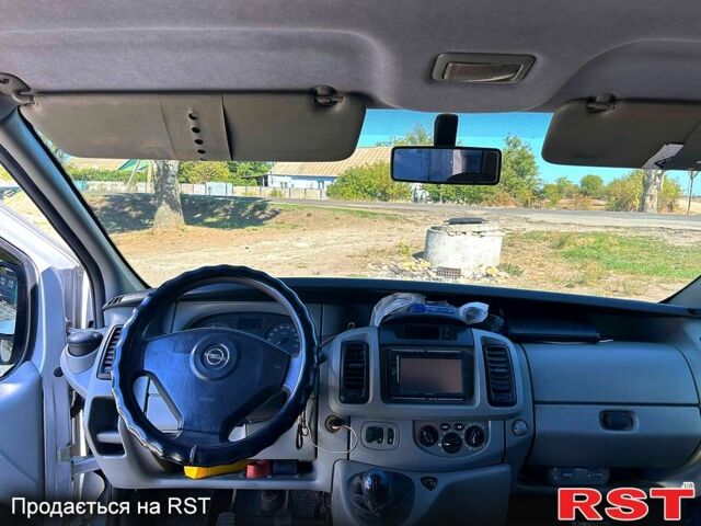 Серый Опель Виваро, объемом двигателя 1.9 л и пробегом 300 тыс. км за 6000 $, фото 5 на Automoto.ua