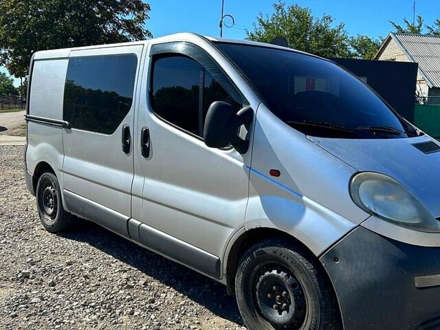 Серый Опель Виваро, объемом двигателя 1.9 л и пробегом 300 тыс. км за 6000 $, фото 4 на Automoto.ua