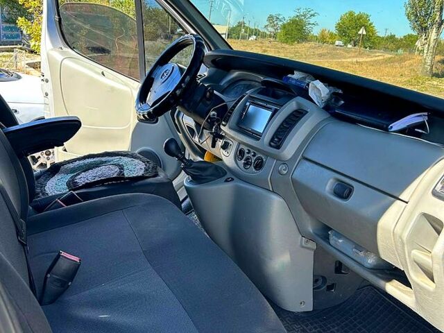 Серый Опель Виваро, объемом двигателя 1.9 л и пробегом 300 тыс. км за 6000 $, фото 3 на Automoto.ua