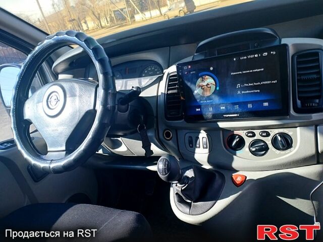 Серый Опель Виваро, объемом двигателя 2.5 л и пробегом 424 тыс. км за 9000 $, фото 6 на Automoto.ua