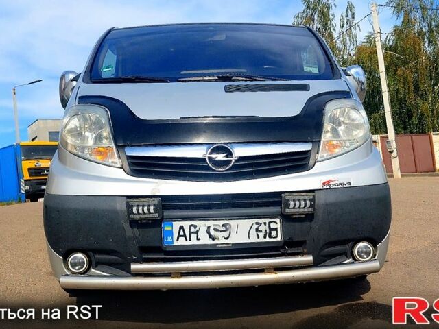 Серый Опель Виваро, объемом двигателя 2.5 л и пробегом 337 тыс. км за 8900 $, фото 4 на Automoto.ua