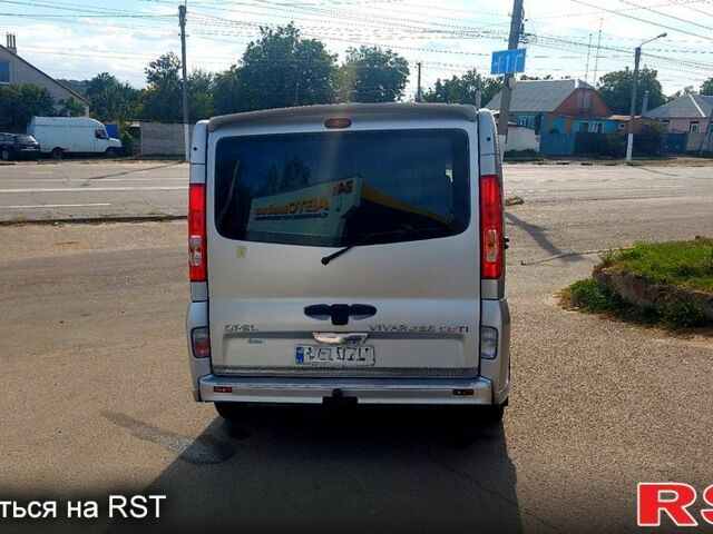 Серый Опель Виваро, объемом двигателя 2.5 л и пробегом 337 тыс. км за 8900 $, фото 2 на Automoto.ua
