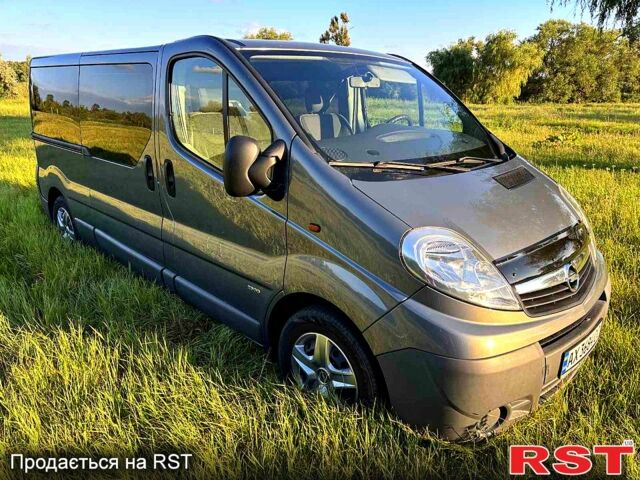 Серый Опель Виваро, объемом двигателя 2 л и пробегом 322 тыс. км за 12800 $, фото 5 на Automoto.ua