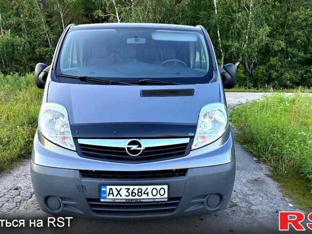 Серый Опель Виваро, объемом двигателя 2 л и пробегом 322 тыс. км за 12800 $, фото 3 на Automoto.ua