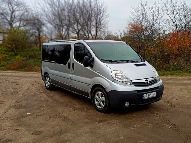 Серый Опель Виваро, объемом двигателя 2 л и пробегом 276 тыс. км за 13500 $, фото 7 на Automoto.ua