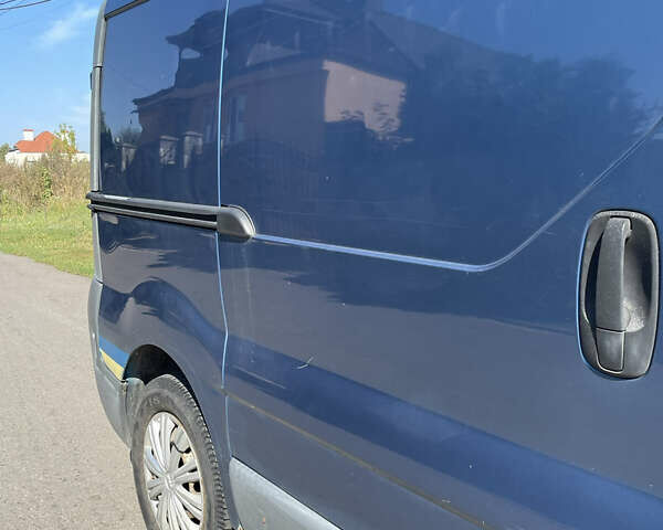 Синий Опель Виваро, объемом двигателя 2.46 л и пробегом 300 тыс. км за 5000 $, фото 7 на Automoto.ua