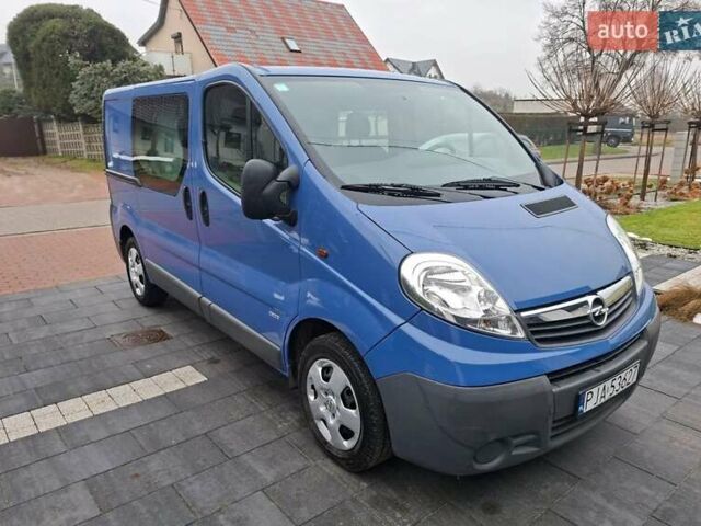 Синий Опель Виваро, объемом двигателя 2 л и пробегом 136 тыс. км за 8000 $, фото 1 на Automoto.ua