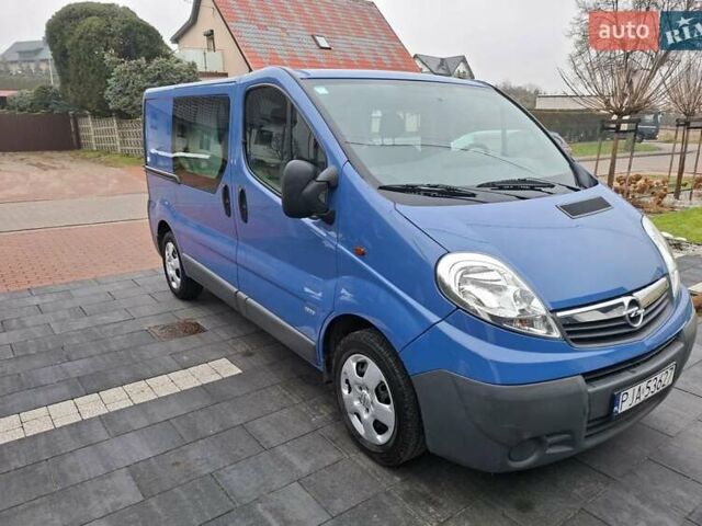 Синий Опель Виваро, объемом двигателя 2 л и пробегом 136 тыс. км за 8000 $, фото 3 на Automoto.ua