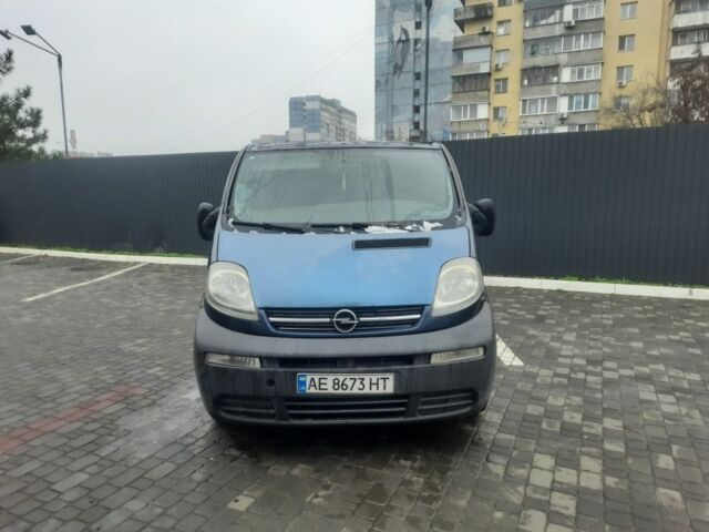 Синій Опель Віваро, об'ємом двигуна 1.9 л та пробігом 393 тис. км за 4600 $, фото 3 на Automoto.ua