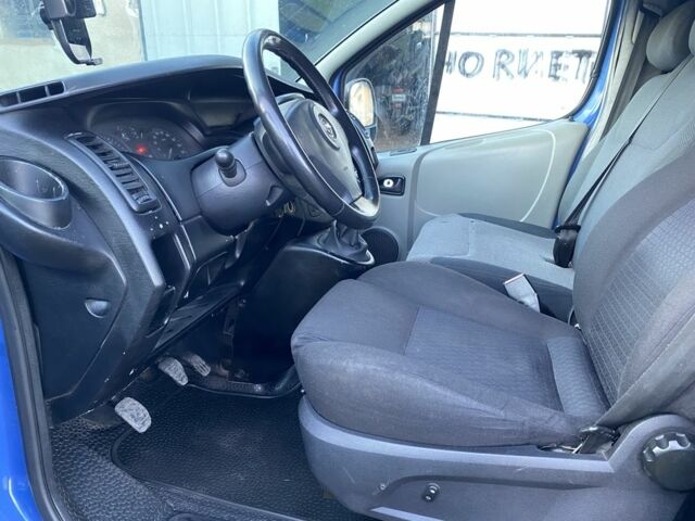 Синий Опель Виваро, объемом двигателя 1.9 л и пробегом 478 тыс. км за 6800 $, фото 4 на Automoto.ua