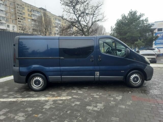 Синій Опель Віваро, об'ємом двигуна 1.9 л та пробігом 393 тис. км за 4600 $, фото 5 на Automoto.ua