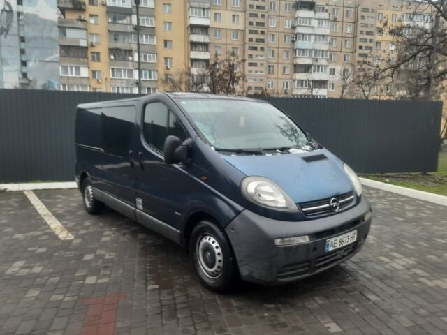 Синій Опель Віваро, об'ємом двигуна 1.9 л та пробігом 393 тис. км за 4600 $, фото 2 на Automoto.ua