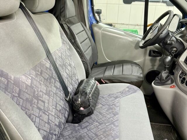 Синий Опель Виваро, объемом двигателя 1.9 л и пробегом 314 тыс. км за 4750 $, фото 1 на Automoto.ua