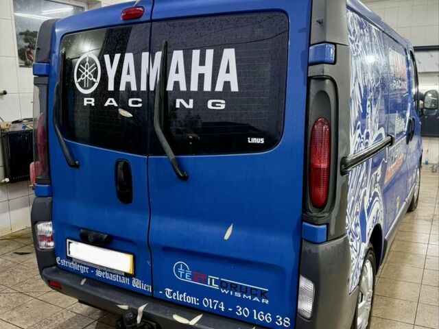 Синий Опель Виваро, объемом двигателя 1.9 л и пробегом 314 тыс. км за 4750 $, фото 3 на Automoto.ua