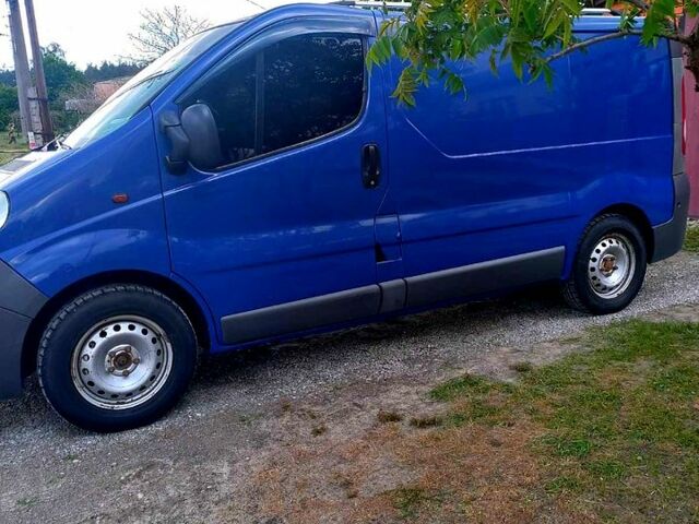 Синий Опель Виваро, объемом двигателя 2 л и пробегом 260 тыс. км за 8400 $, фото 2 на Automoto.ua
