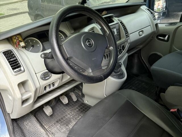 Синий Опель Виваро, объемом двигателя 2.5 л и пробегом 515 тыс. км за 3800 $, фото 2 на Automoto.ua