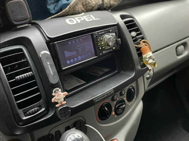 Синий Опель Виваро, объемом двигателя 2 л и пробегом 588 тыс. км за 8650 $, фото 5 на Automoto.ua