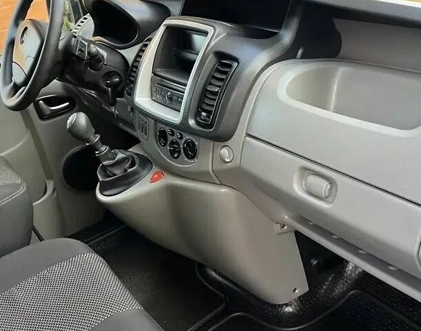 Синий Опель Виваро, объемом двигателя 2 л и пробегом 260 тыс. км за 13500 $, фото 1 на Automoto.ua